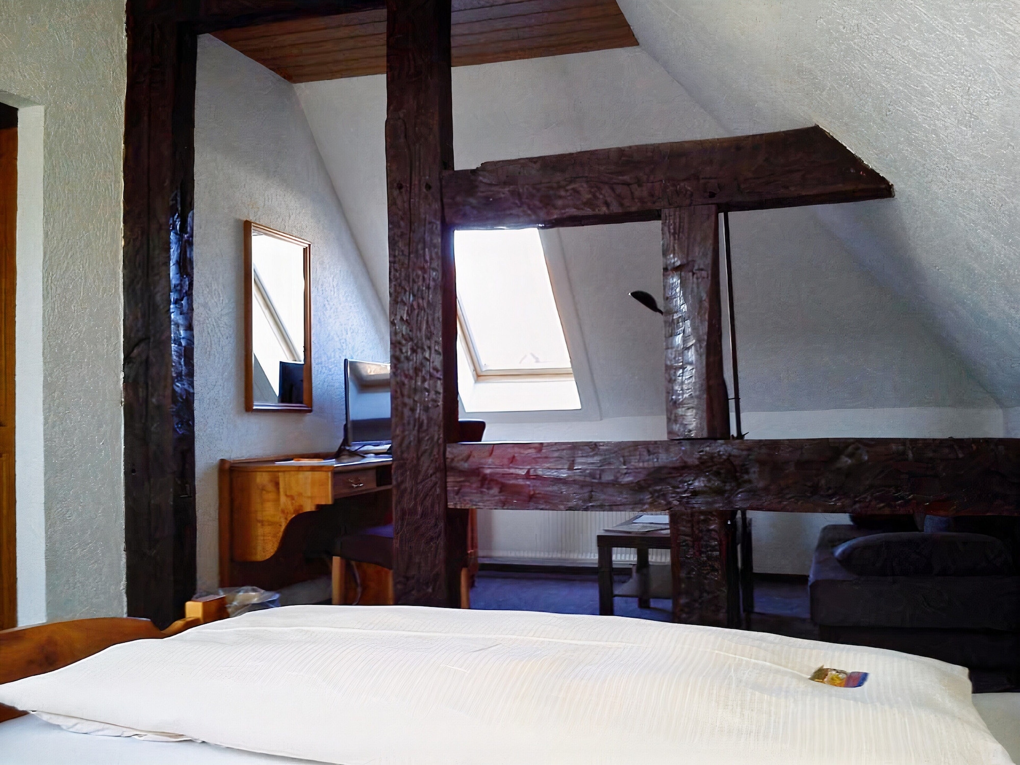 ROOM, DOUBLE BED