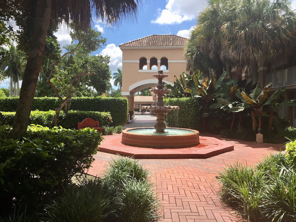 Grand Palms Resort 2/58