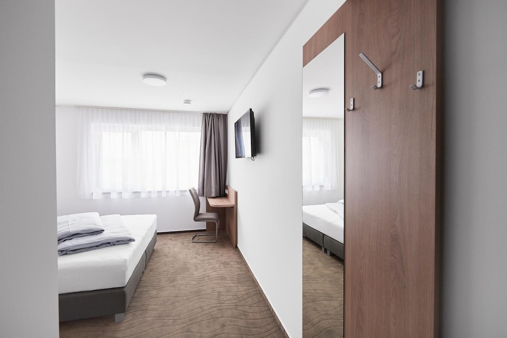 HOTEL NEW IN 21/35