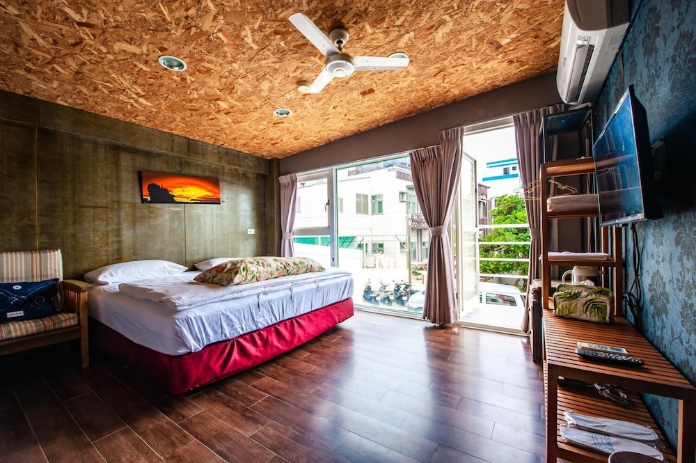 ROOM, DOUBLE BED