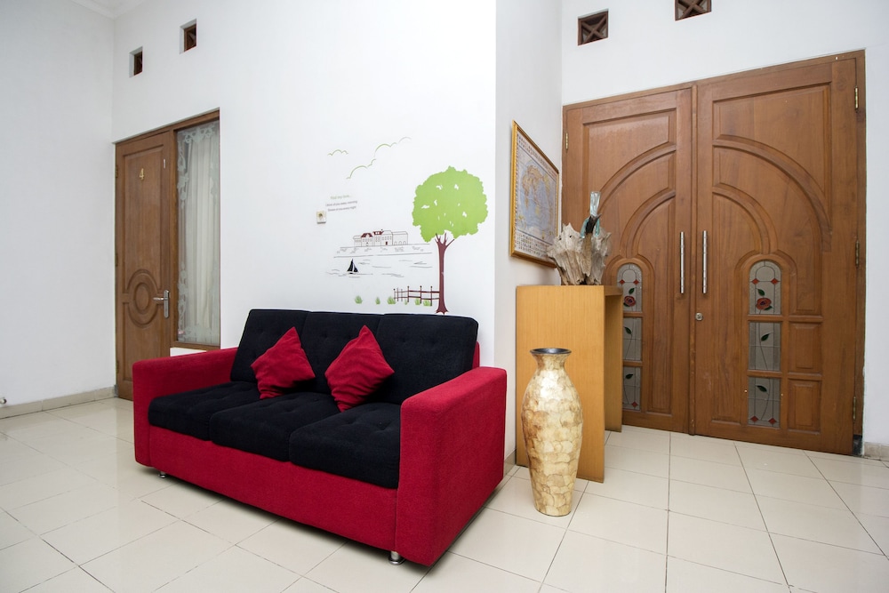 Collection O 1061 Aliya Homestay 5/41
