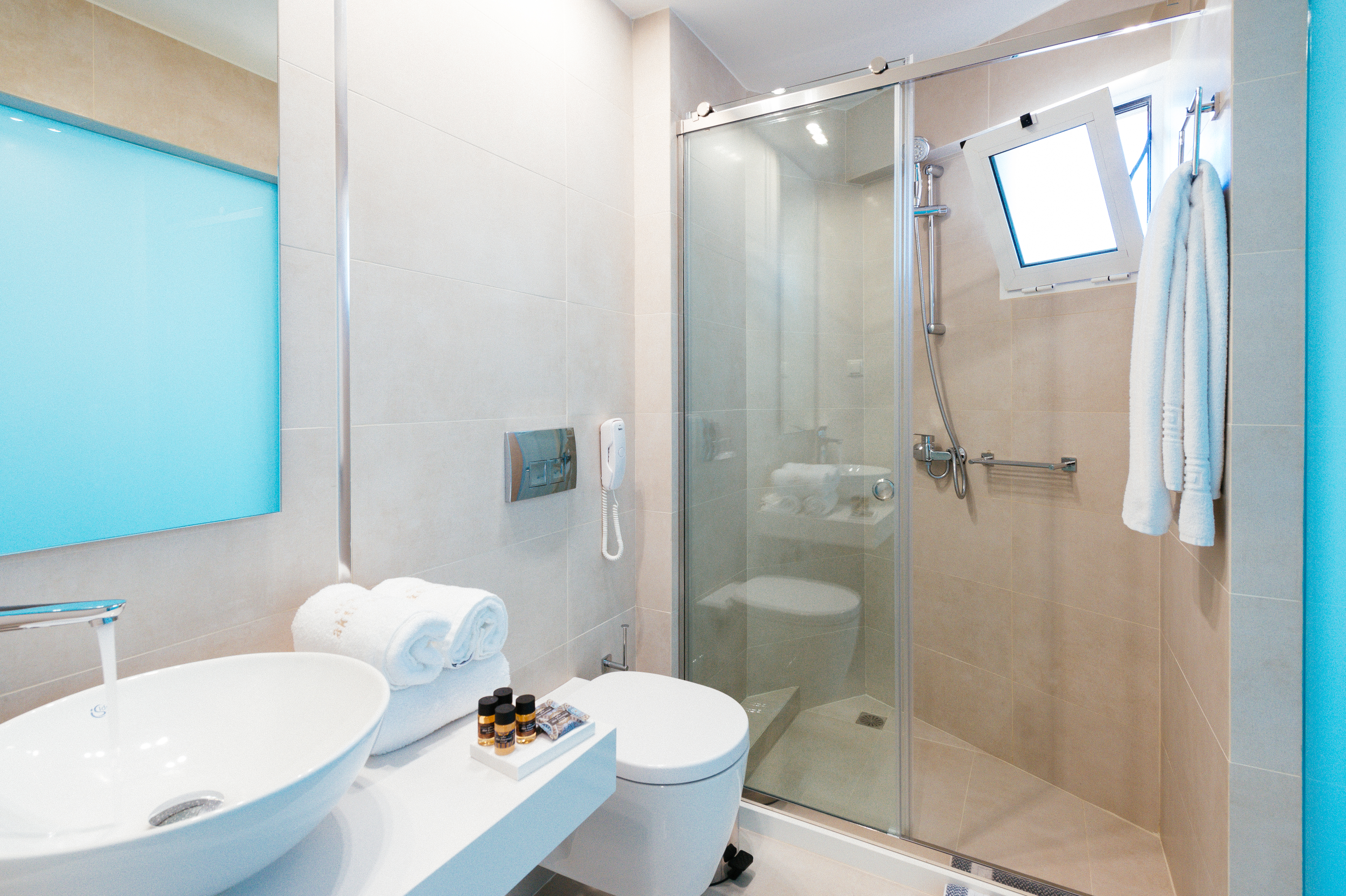 غرفة بسرير مزدوج أو سريرين منفصلين بإطلالة على الحديقة، Elounda Akti Olous Hotel - Adults Only 3/5