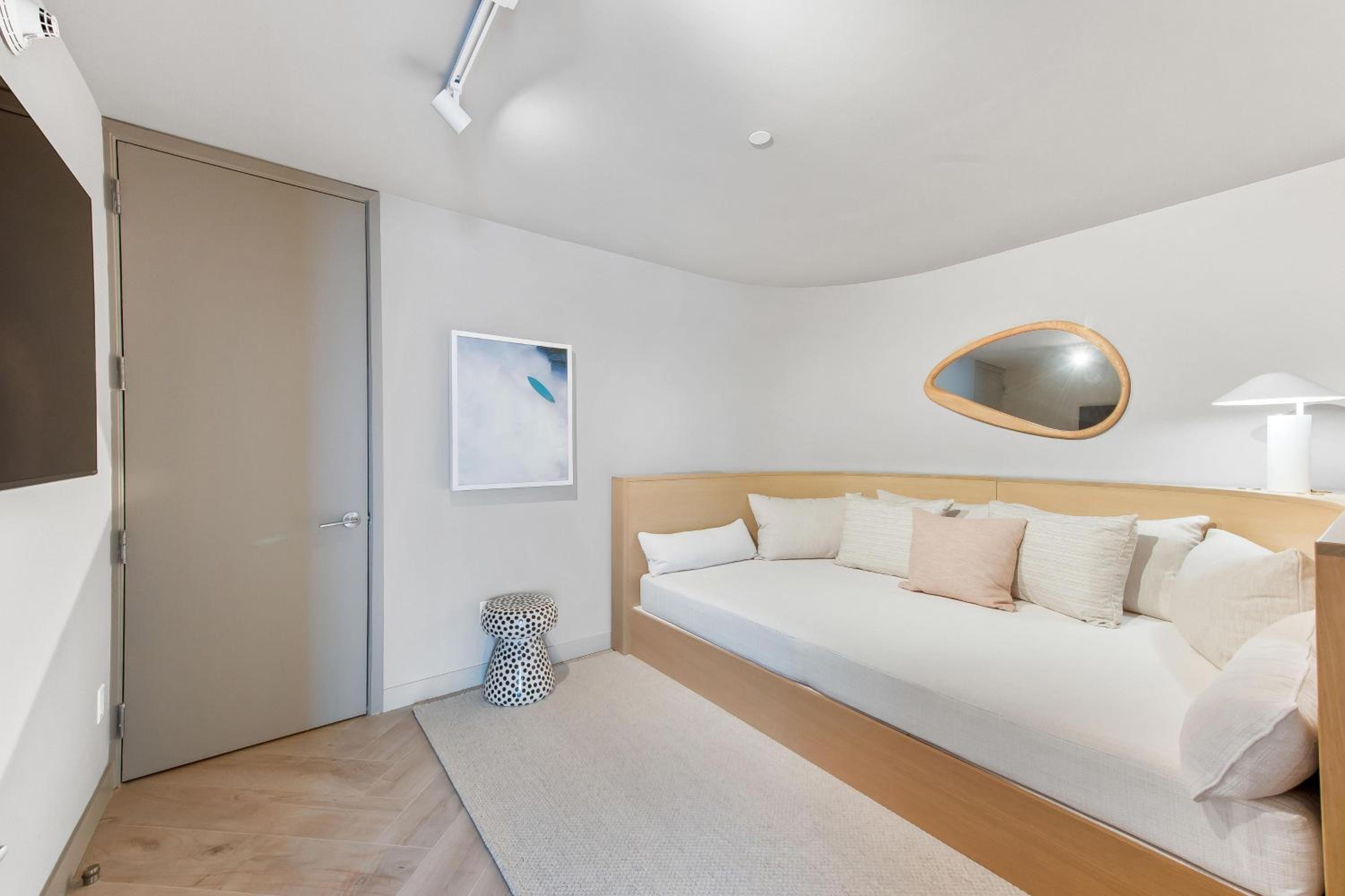 4 Bedrooms, Suite, King Bed, 2 King Beds, Ocean View, Sofa, Balcony