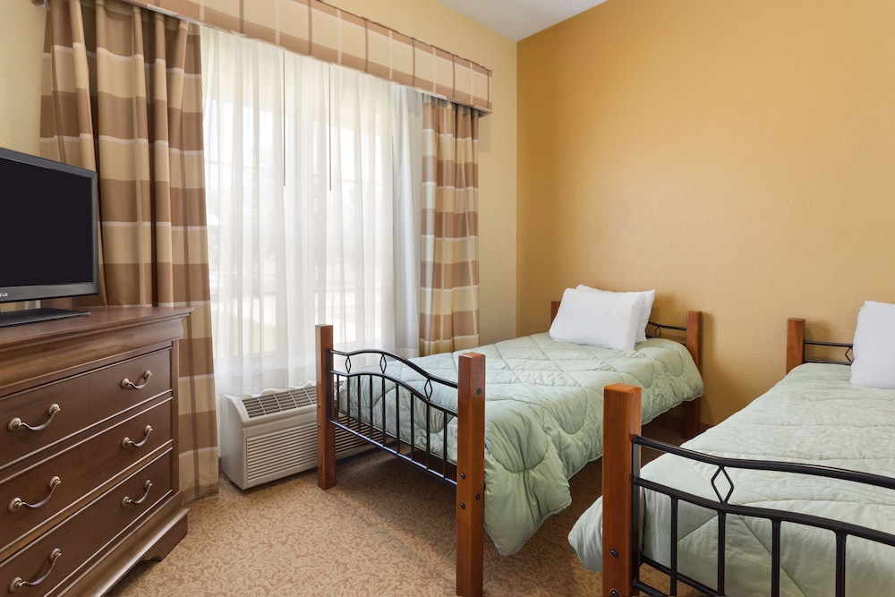 Country Inn & Suites by Radisson, Salina, KS 9/26