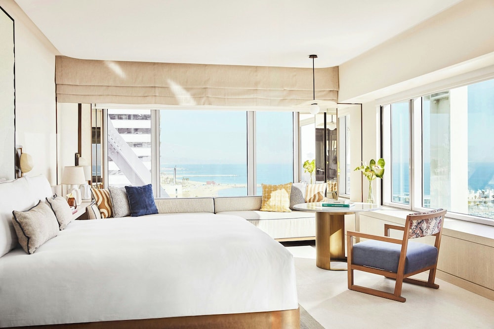 Seascape, King Bed, Corner