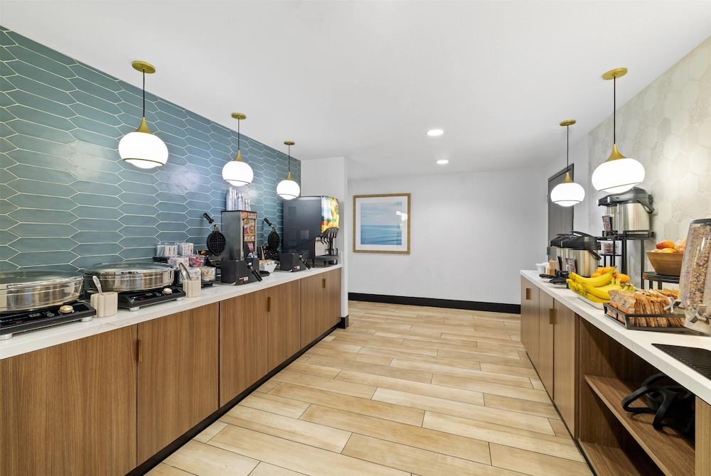 La Quinta Inn & Suites by Wyndham Santa Cruz 9/47