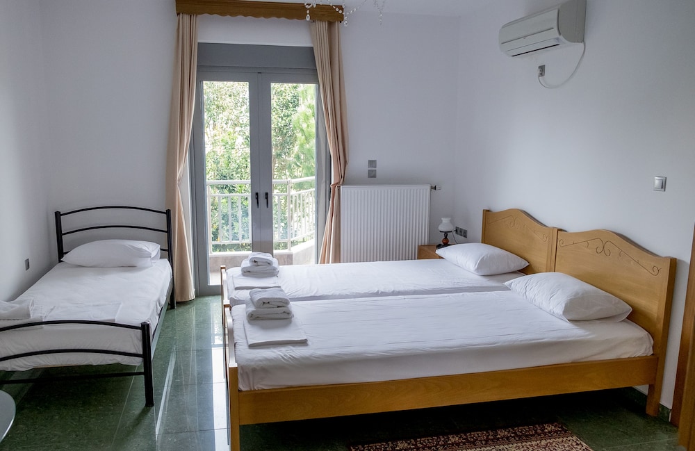 2 Bedrooms, Luxury, Family, 1 Single and 4 Double Beds
