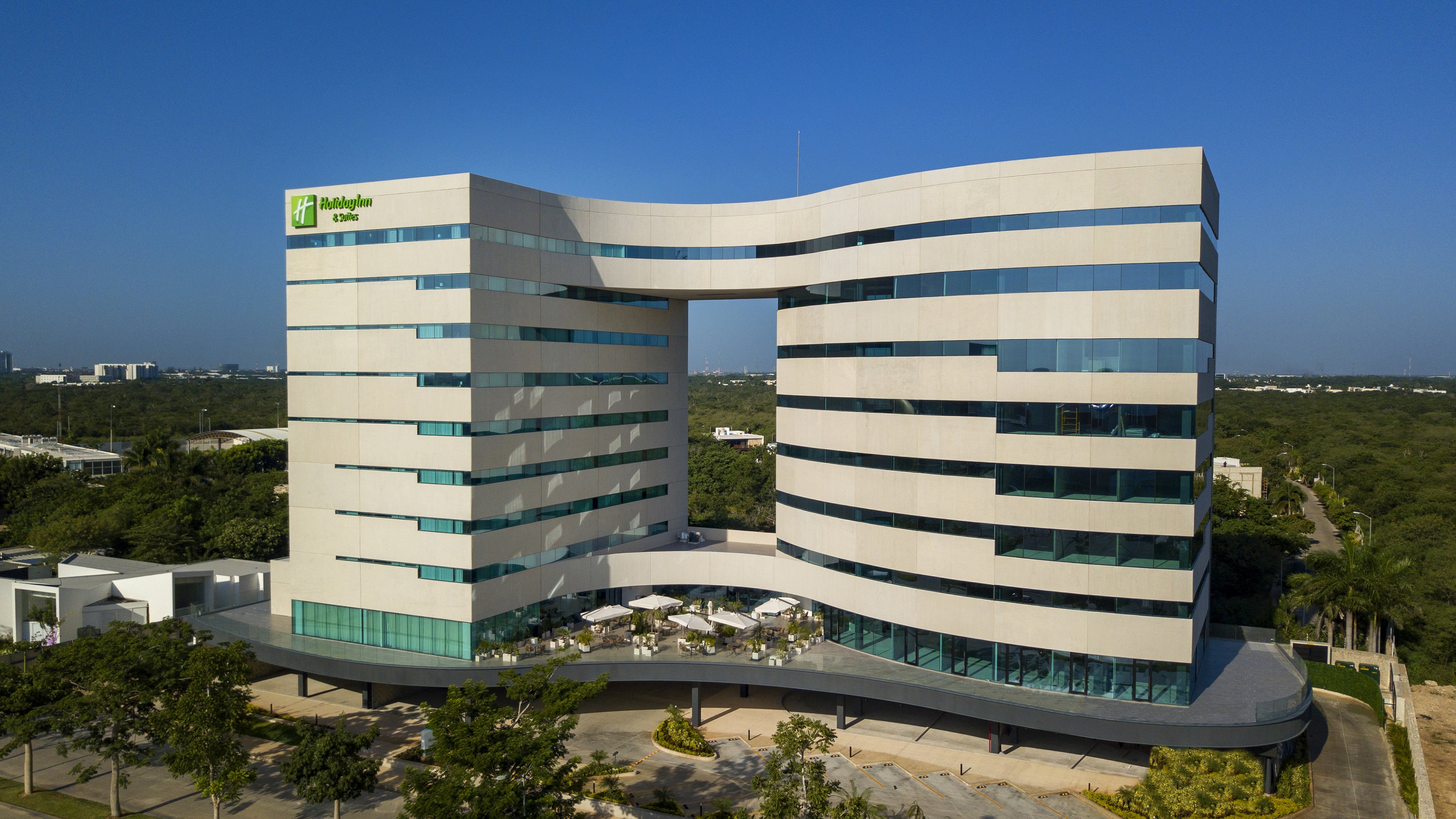 Holiday Inn and Suites Merida La Isla 1/34