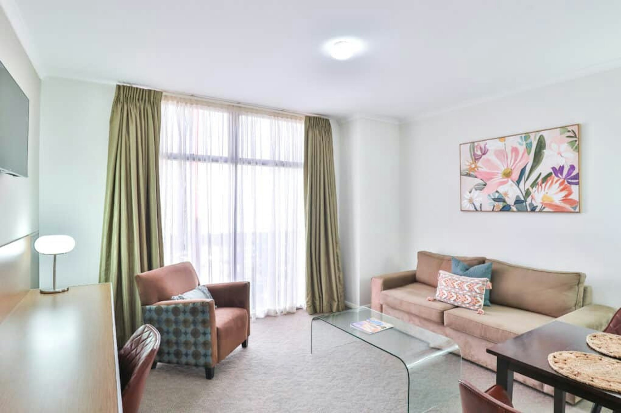 Indulge Apartments Ontario 2/10