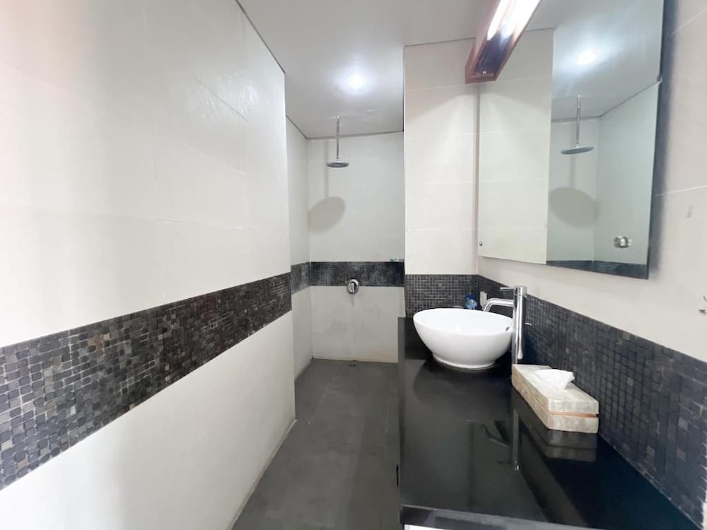 Apple Suite Apartment 52/56