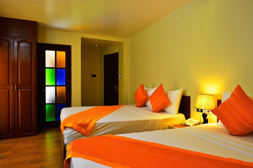THE SITIO VILLAS AND SUITES 10/34