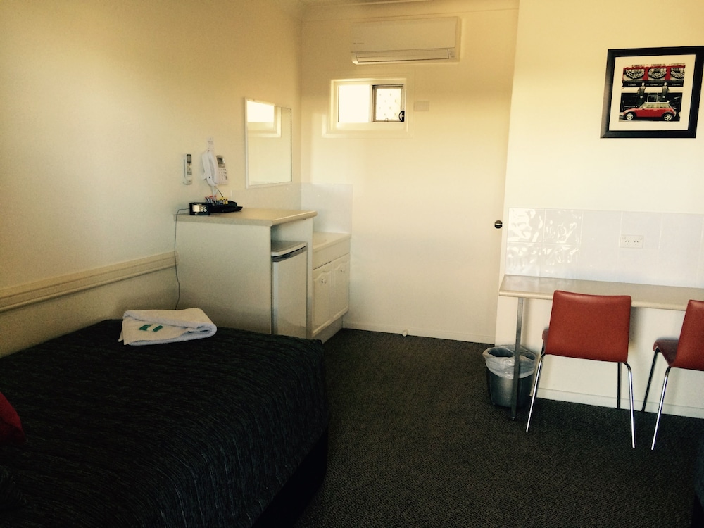 Park Avenue Hotel Motel 25/50