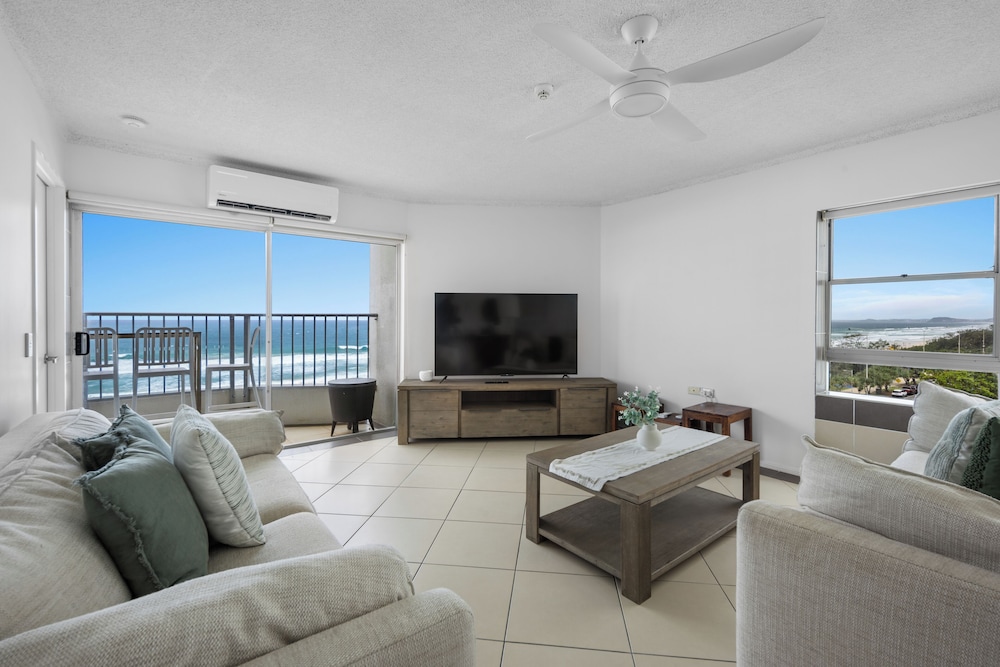 Pacific Plaza Apartments 51/75
