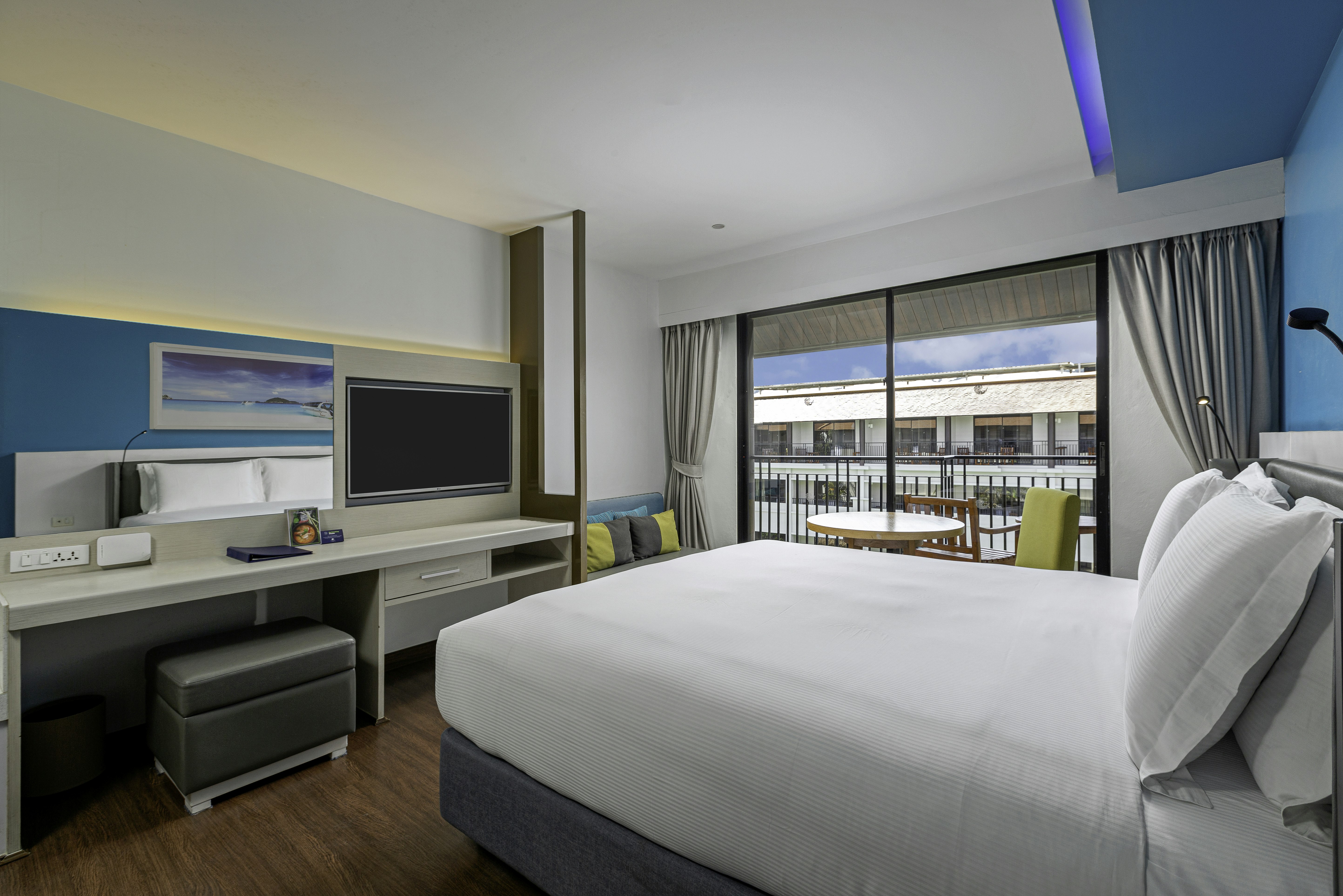 Guest Room, King Bed