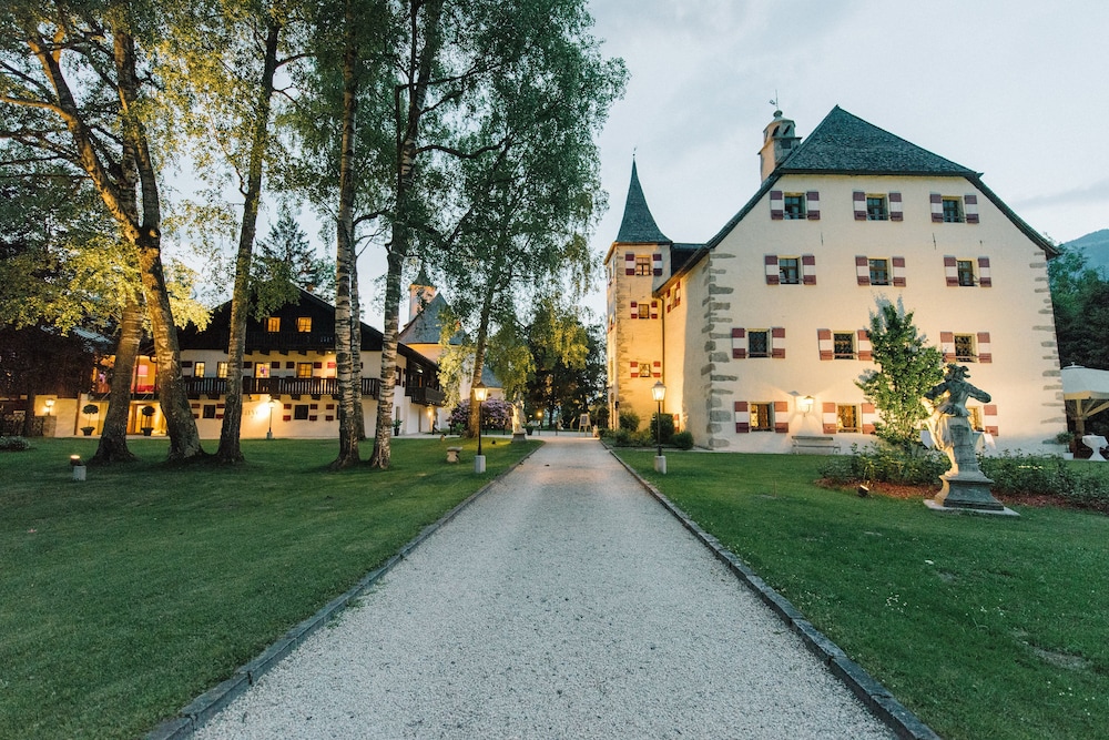 SCHLOSS PRIELAU 44/50
