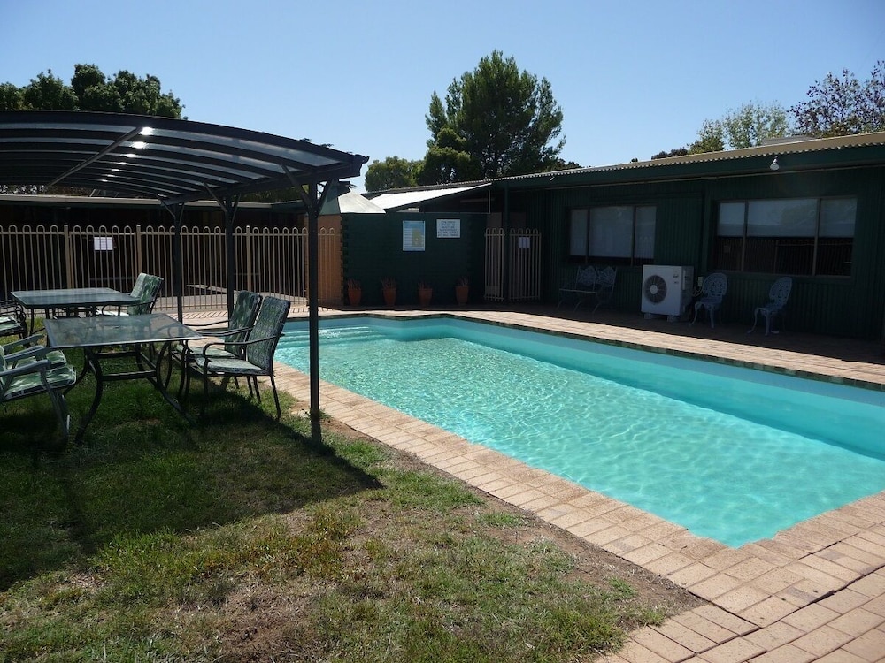 The Wine Vine Hotel 2/61