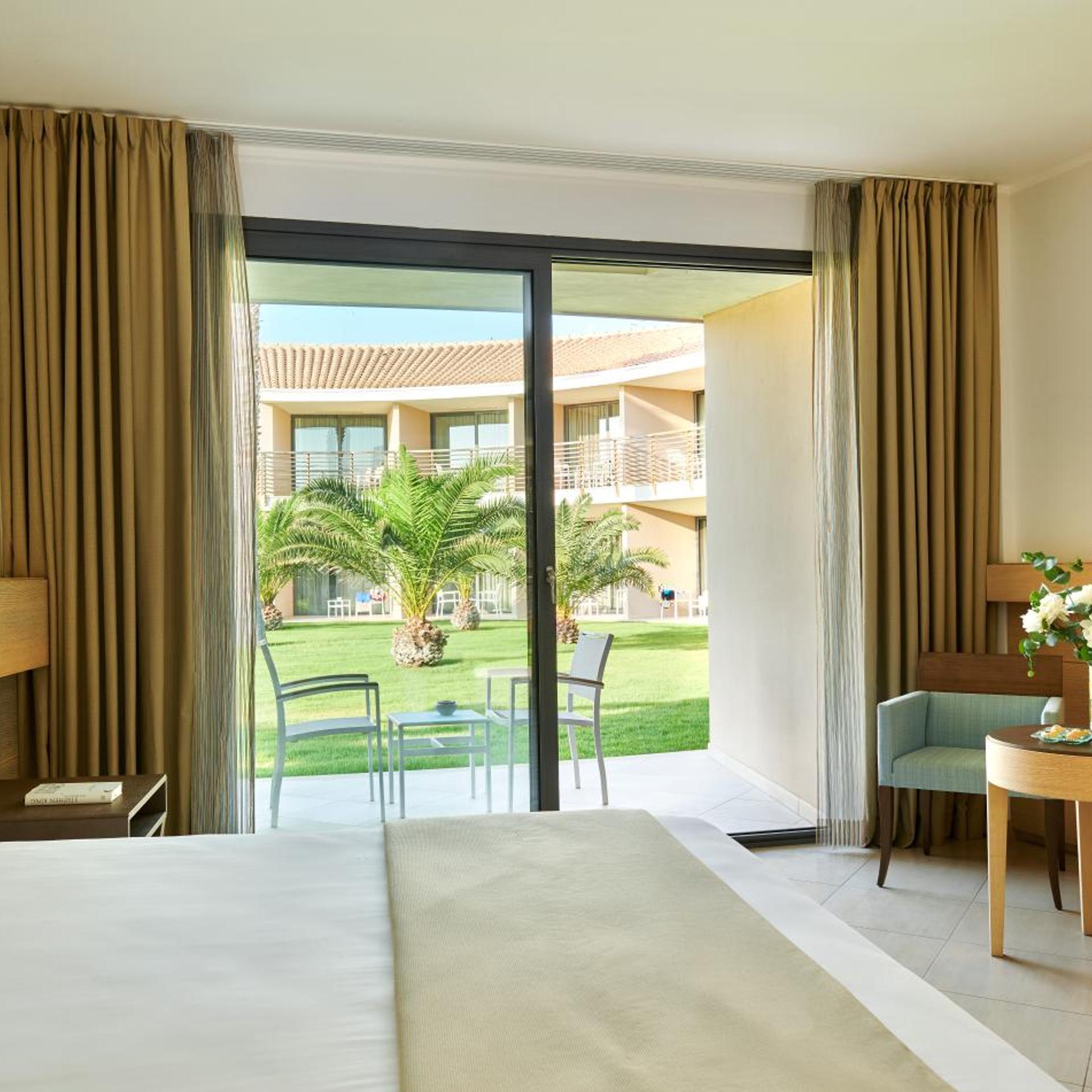 CLASSIC, DOUBLE BED, GARDEN VIEW