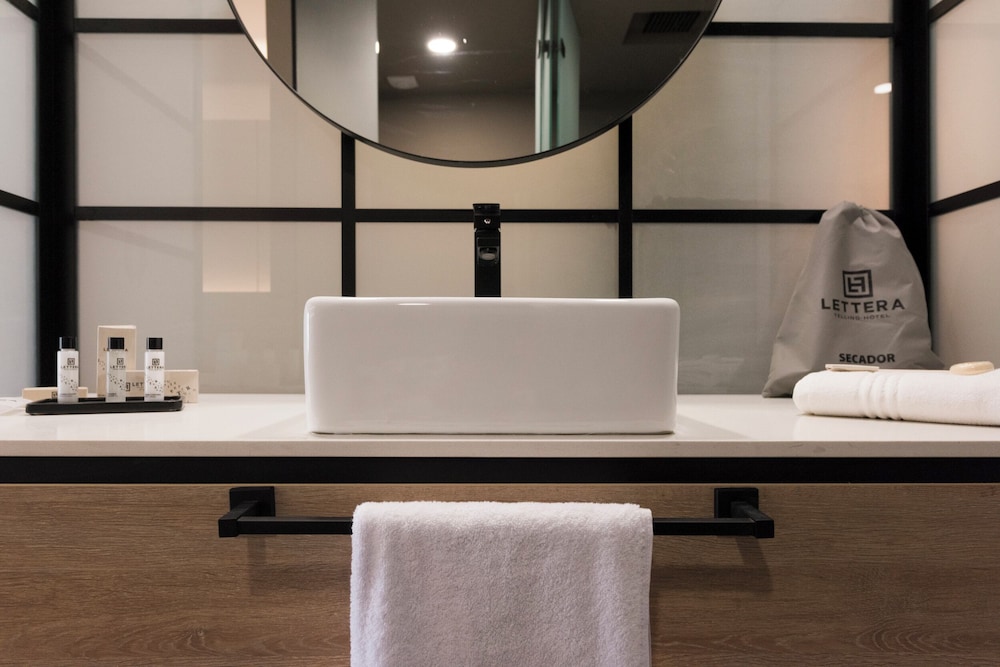 LETTERA HOTEL 50/50