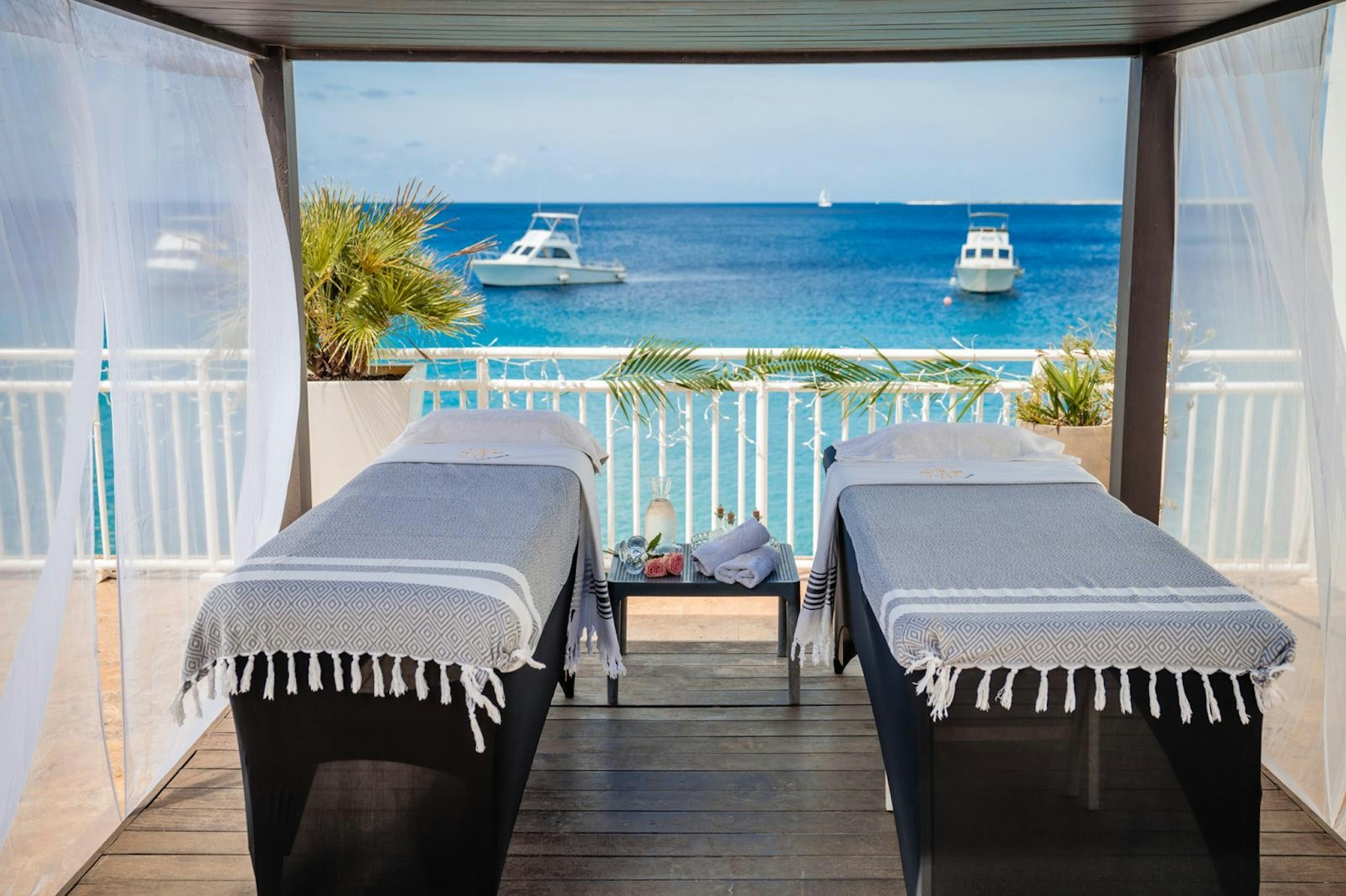 Divi Flamingo Beach Resort 21/47