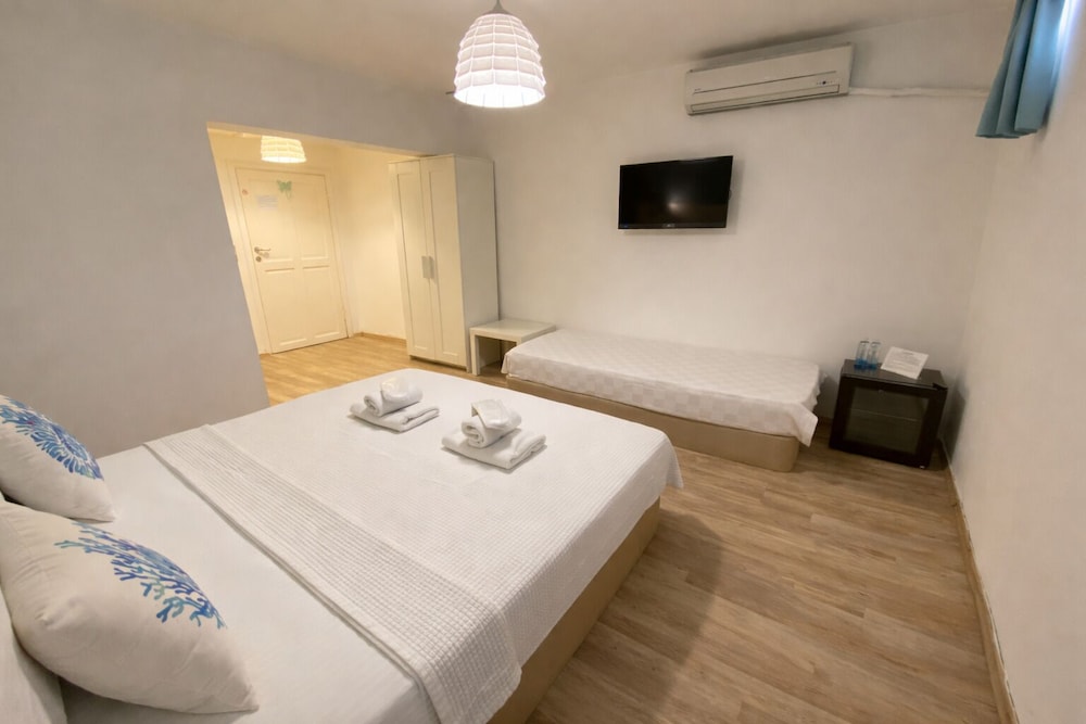 ECONOMY, BASEMENT, DOUBLE BED