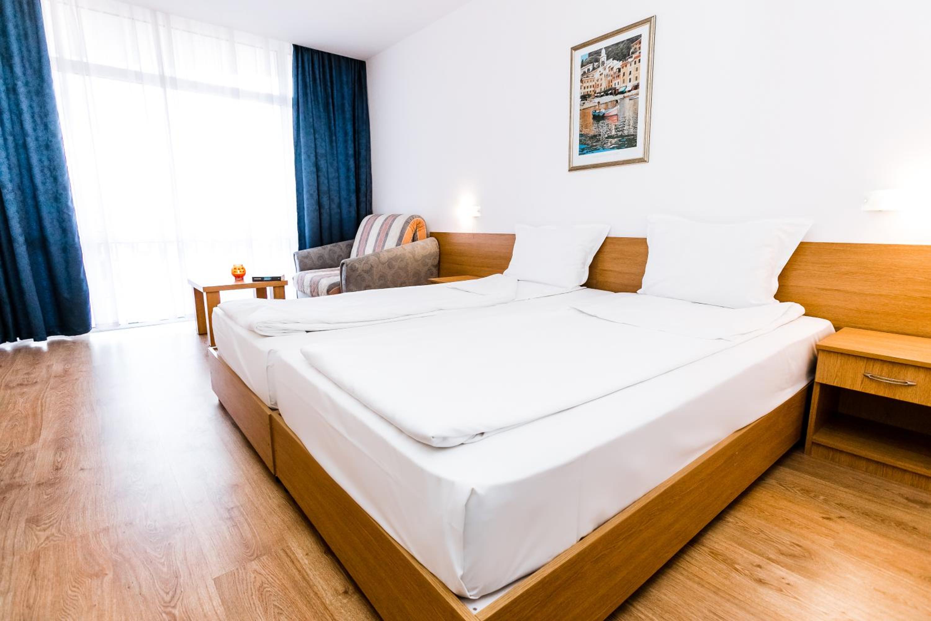 Deluxe, Double Bed