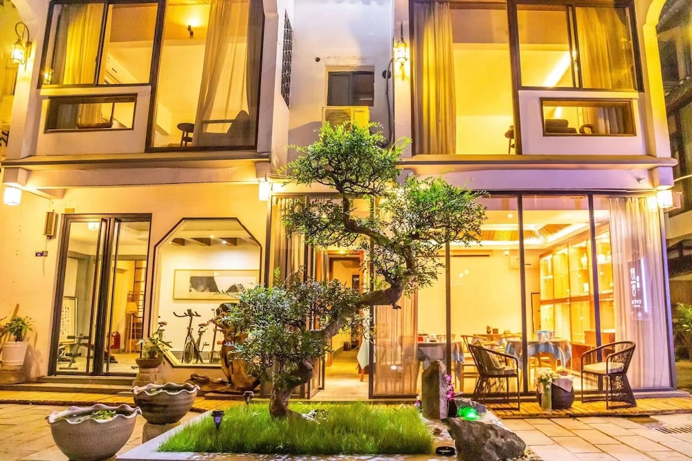 Secret Courtyard Resort Hotel 5/50