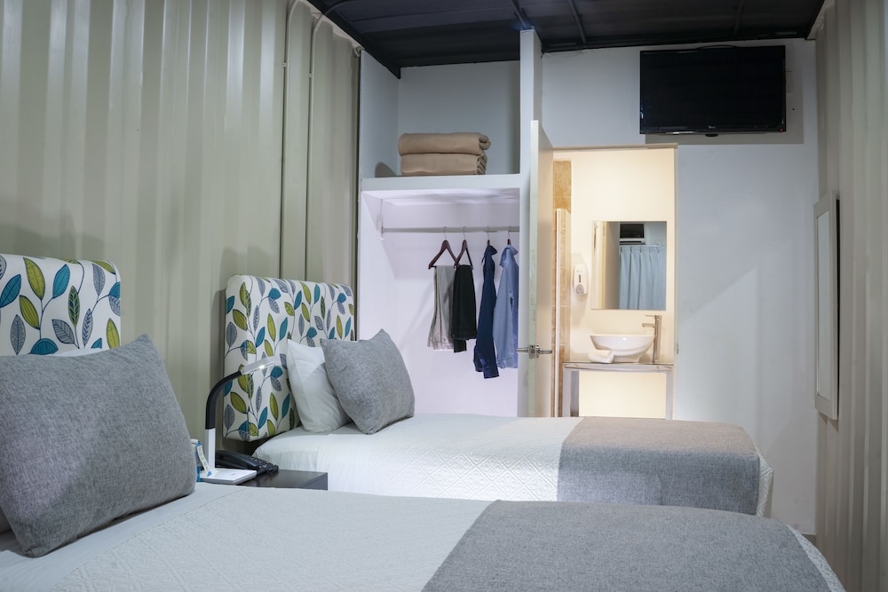 Container Inn 47/79
