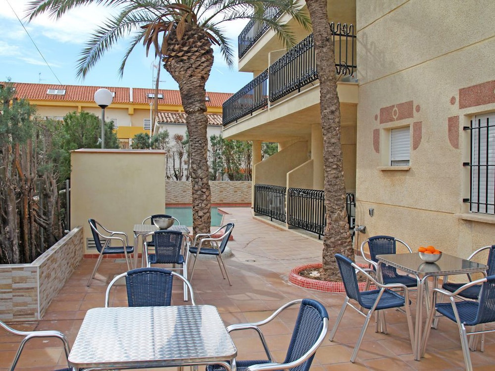APARTAMENTOS RESIDENCIAL DOÑA CARMEN 3000 32/50