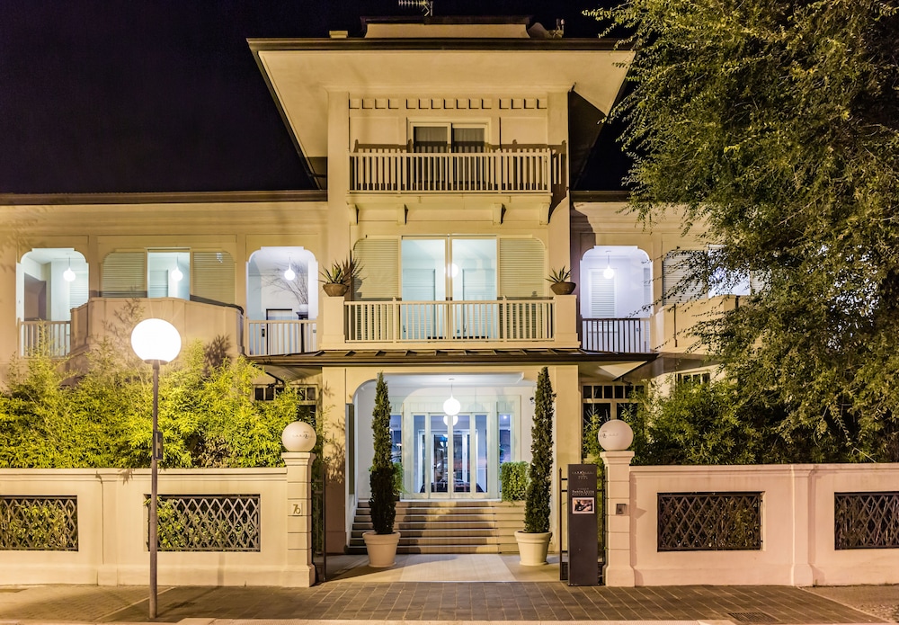 Hotel Carducci 76 12/75