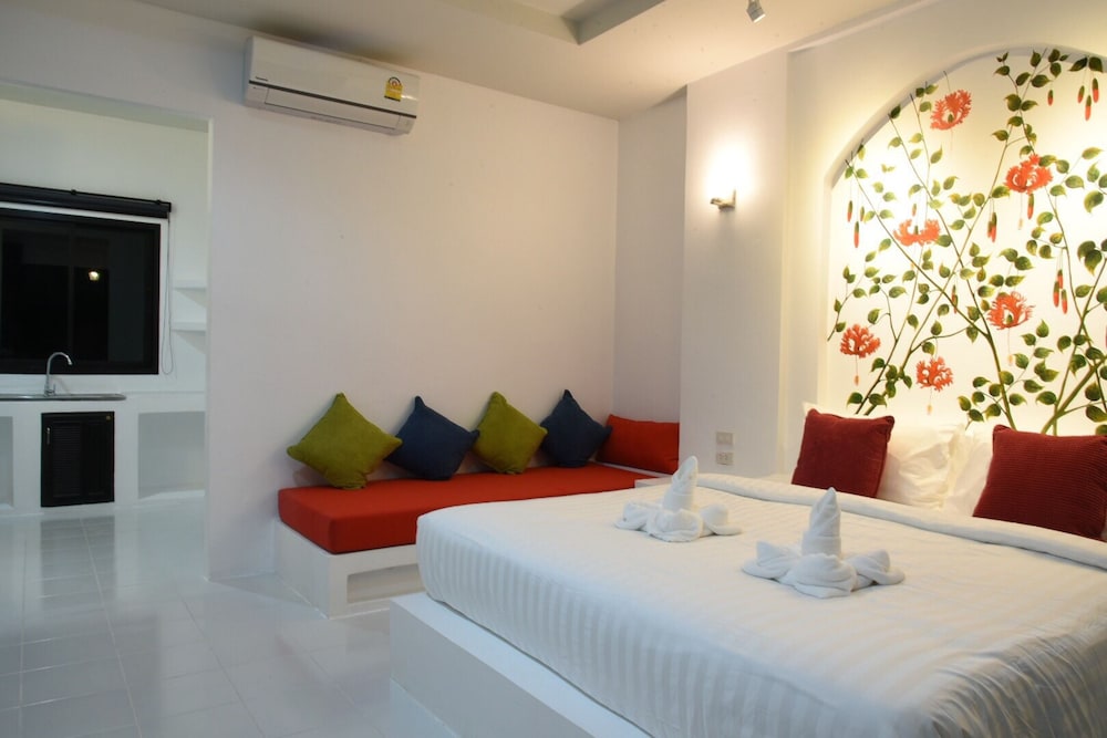 DELUXE, DOUBLE BED