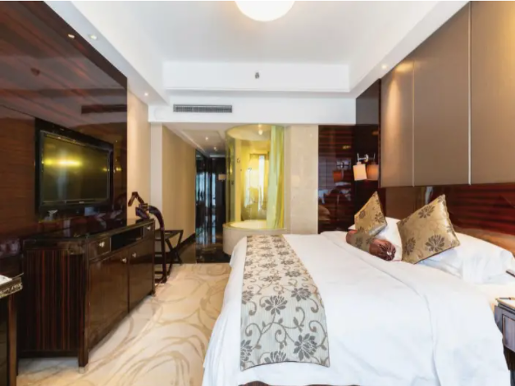 Executive, King Bed