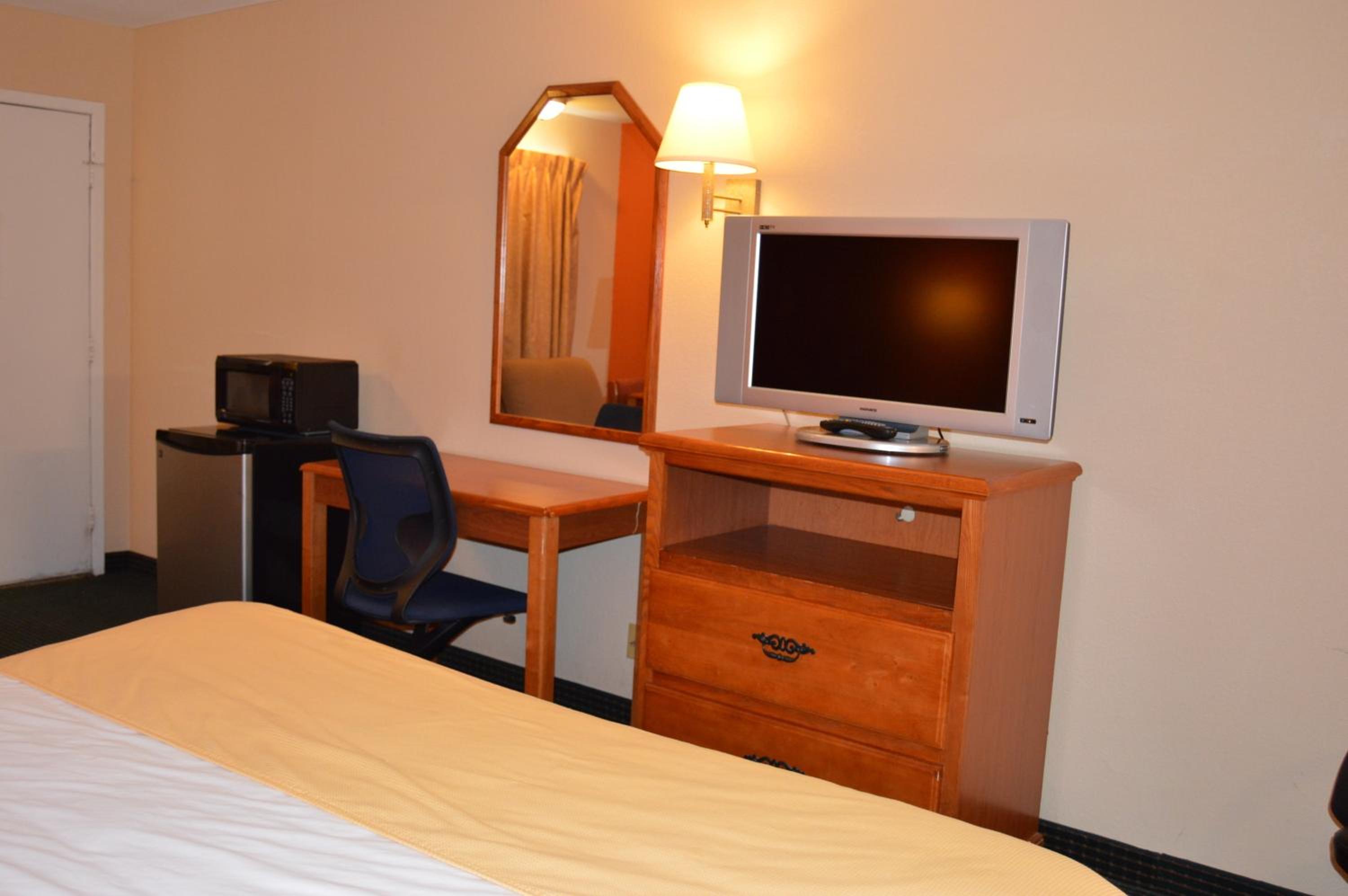 Americas Best Value Inn Gainesville, TX 23/27