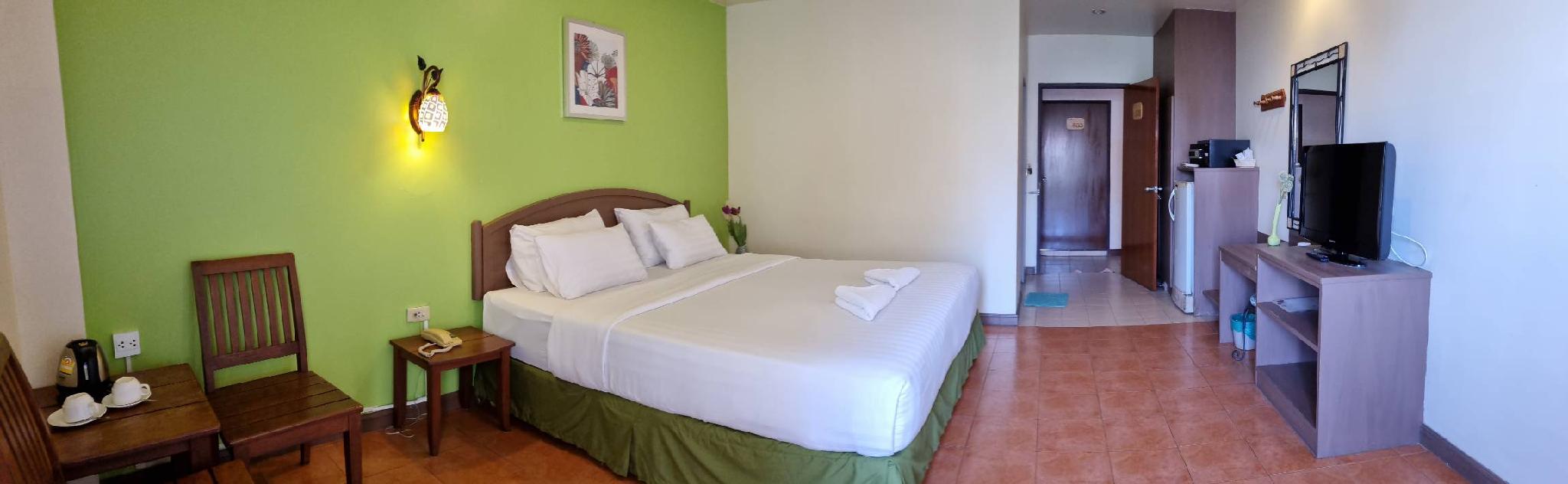 Room, King Bed, Pool Side
