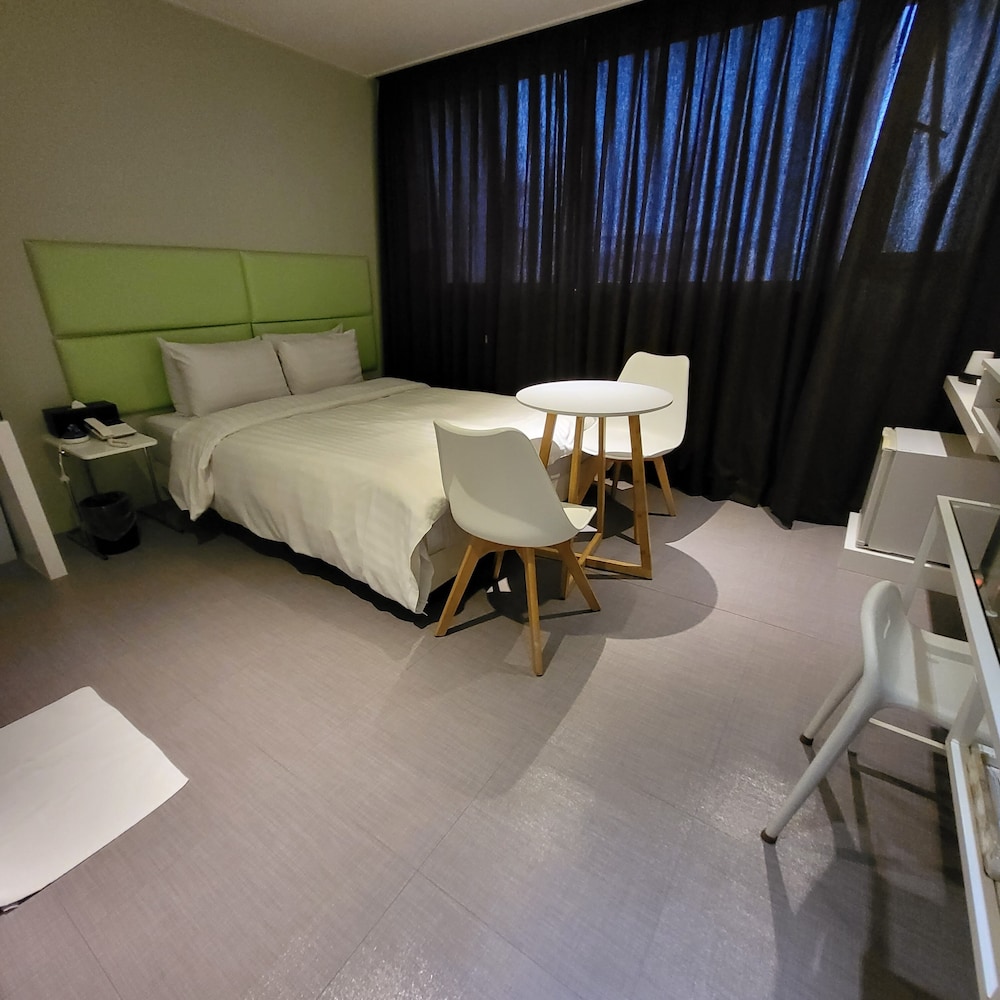 1 BEDROOM, BUSINESS, DOUBLE BED