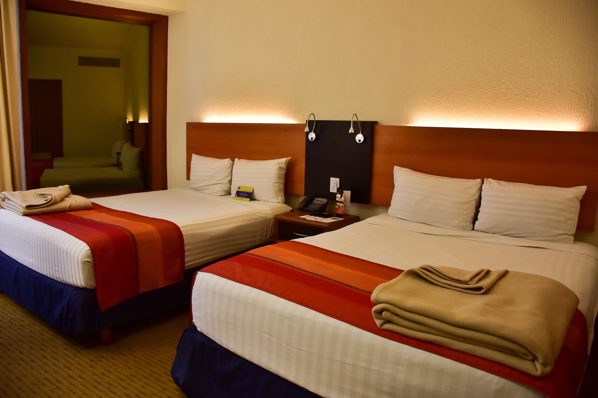 EXECUTIVE, 2 DOUBLE BEDS