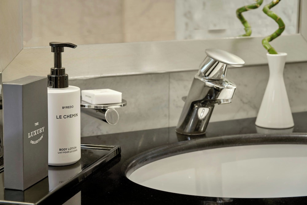 Executive, Twin Beds, The Park Tower Knightsbridge, a Luxury Collection Hotel, London 7/7