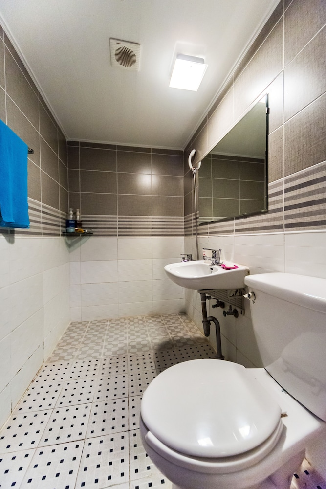 FunStay Inn Guesthouse 49/50