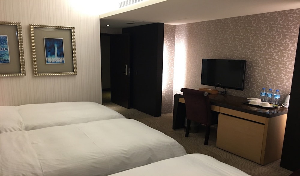 The Metro Hotel 5/25
