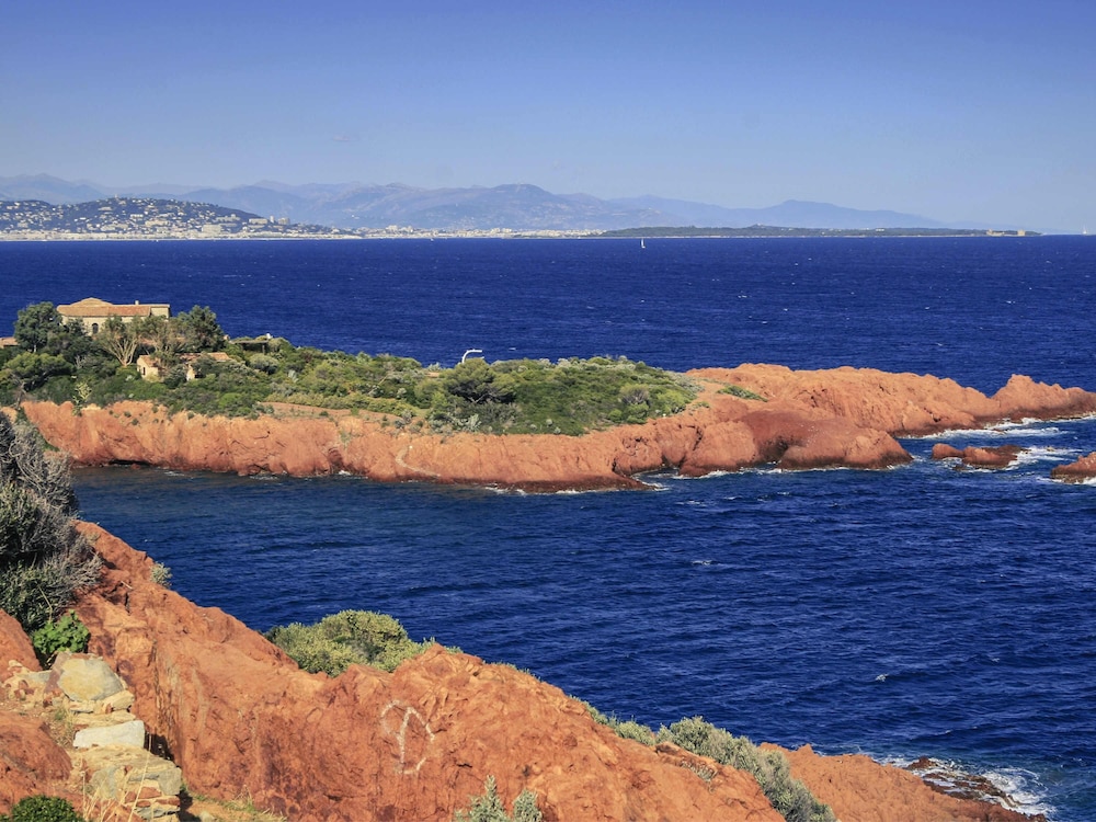 MERCURE CANNES MANDELIEU 52/60