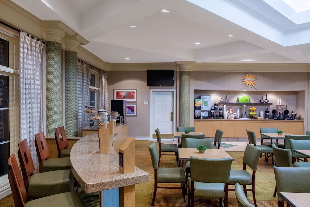 La Quinta Inn & Suites by Wyndham Charlotte Airport South 32/46