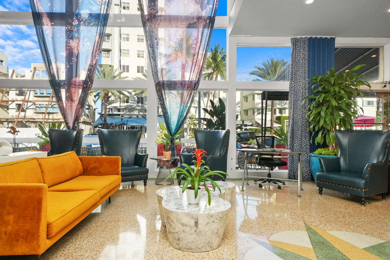 Catalina Hotel & Beach Club 40/70