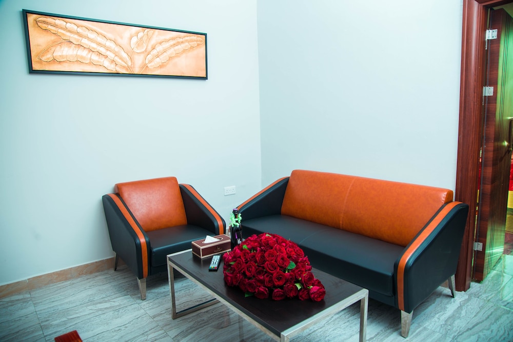Tiffany Diamond Hotel Makunganya Street 39/66