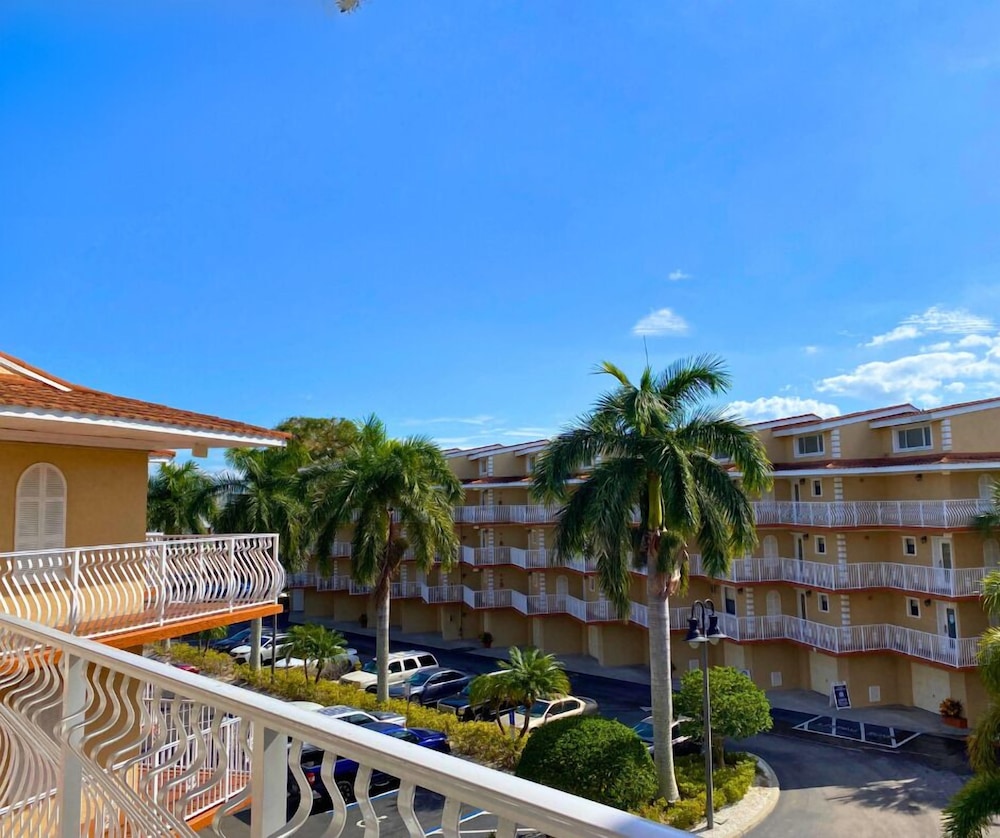 Beso Del Sol Resort 6/63