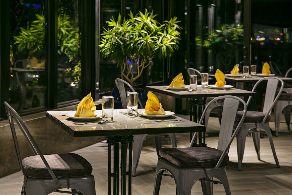 Avora Boutique Hotel 38/44