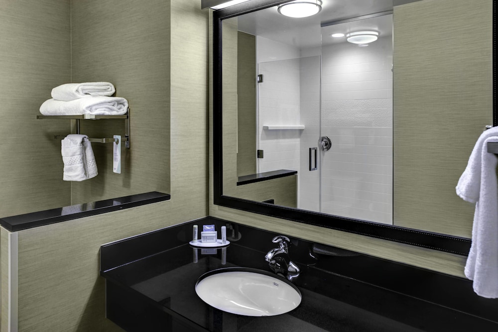 Fairfield Inn Suites Lansing At Eastwood 12/28