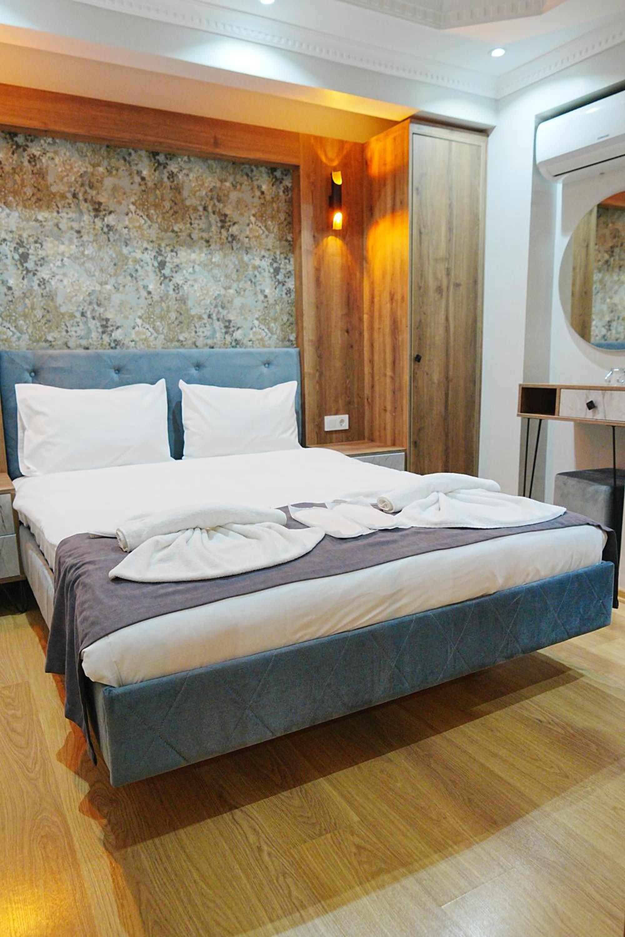 Basement, Double Bed