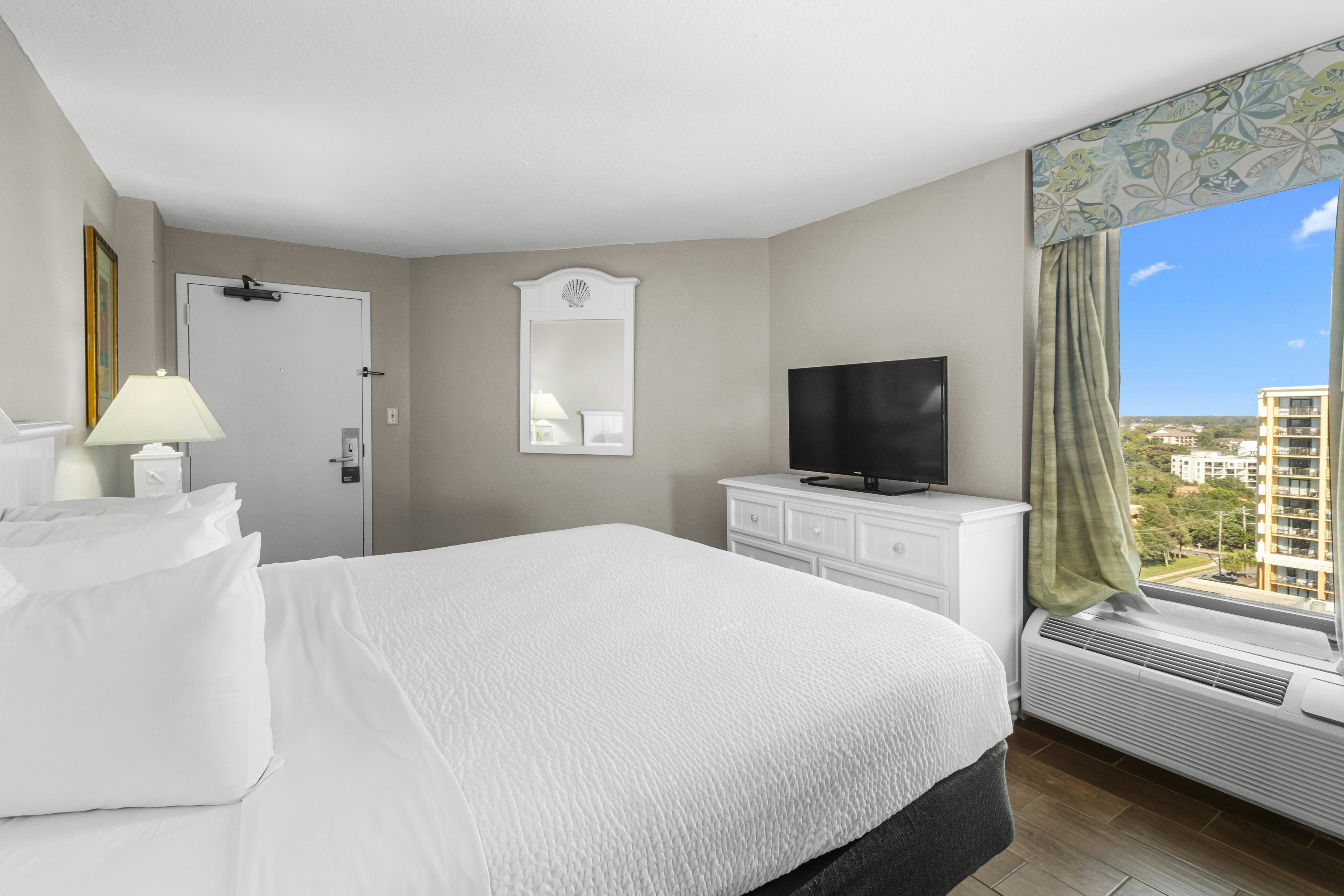 Monterey Bay Suites 26/81