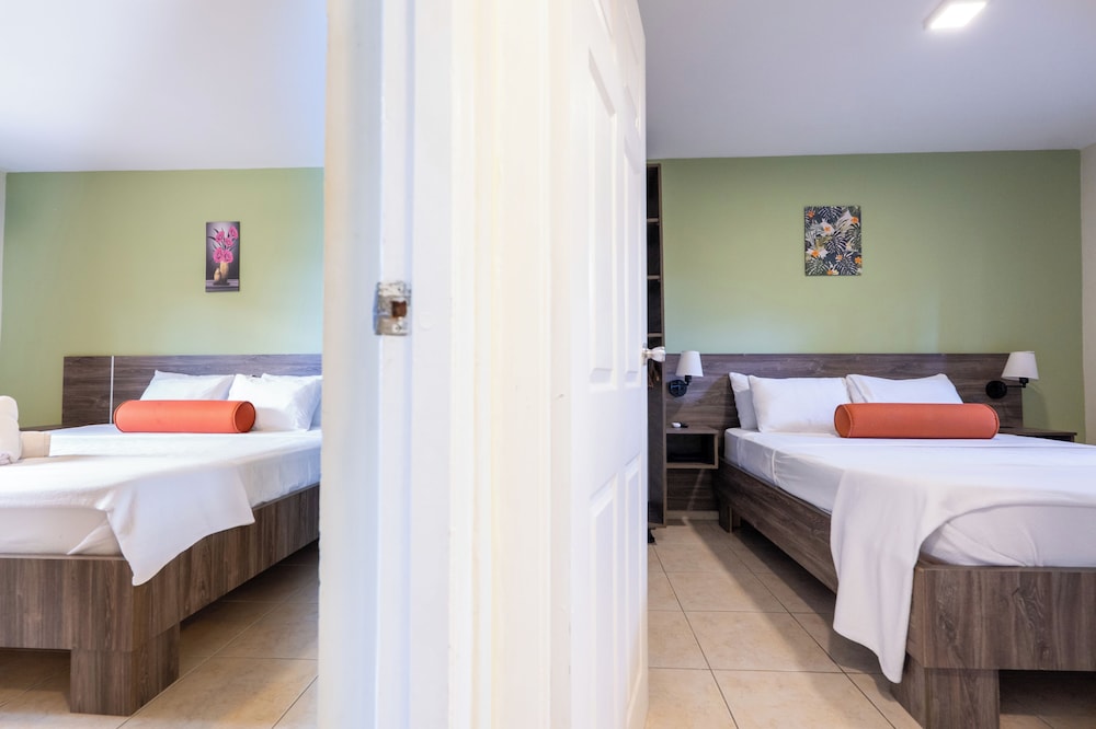 شقة كومفورت بسرير كينج وسرير كوين بإطلالة على المسبح بغرفتي نوم، Delynne Boutique Hotel 9/10
