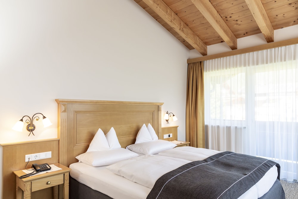 SUPERIOR, DOUBLE BED, MOUNTAIN VIEW, BALCONY