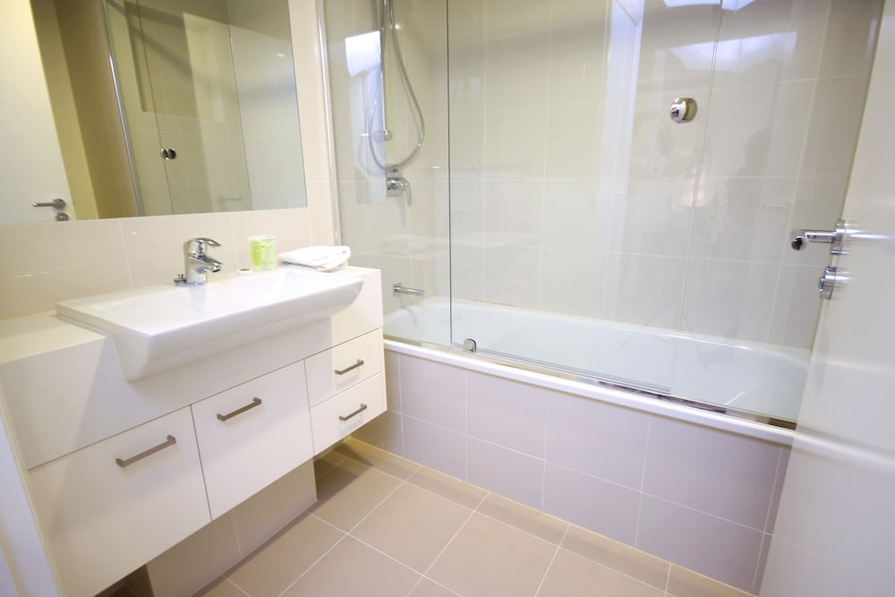 DOMAIN SERVICED APARTMENTS 12/52
